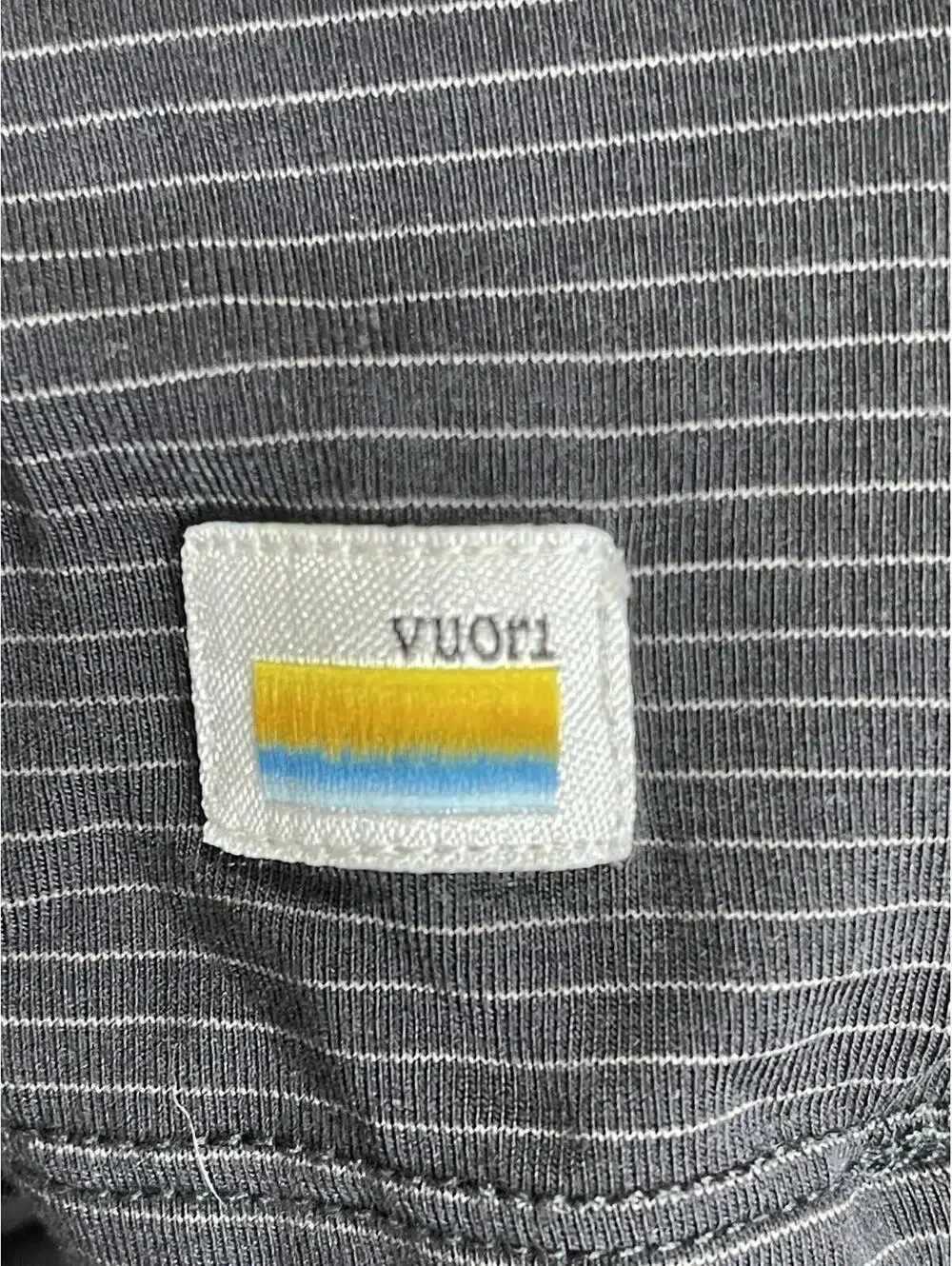 Vuori T Shirt Mens XL Linear Tech Gray Striped Pocket Lightweight Crew Tee